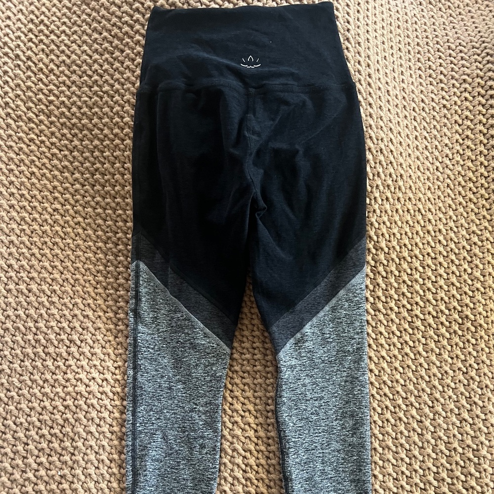 Beyond Yoga Women's Tri-Panel Spacedye High-Waisted Midi Leggings Gray/Black S